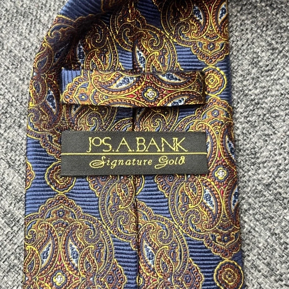 Jos. A. Bank Signature Gold Blue Gold Medallion Paisley 100% Silk Tie Hand Made